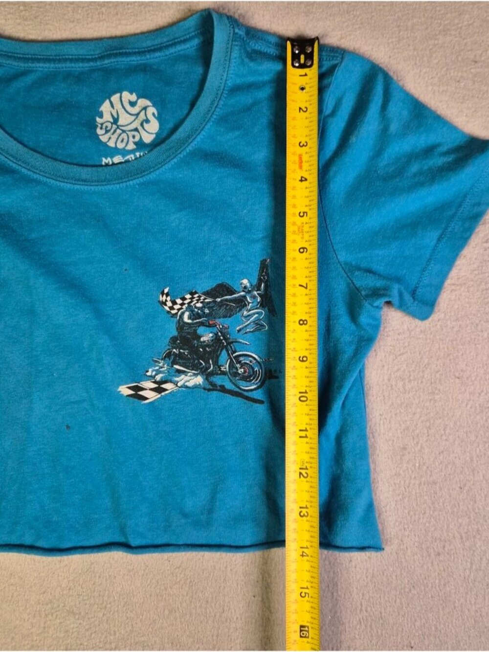 Blue cropped tee with graphic design. Size: M # - Picture 7 of 7